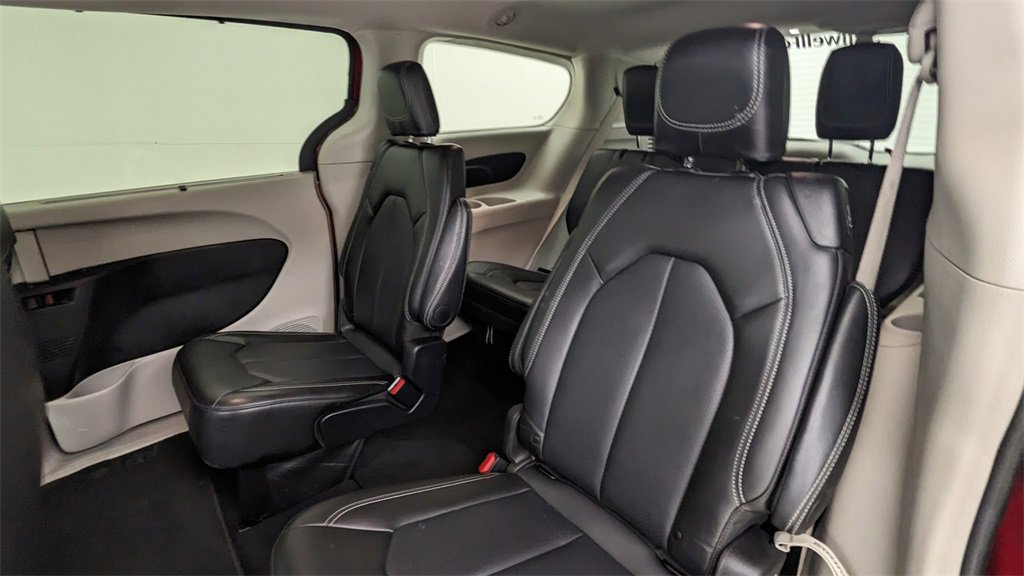 Used 2024 Chrysler Pacifica Touring-L image 33