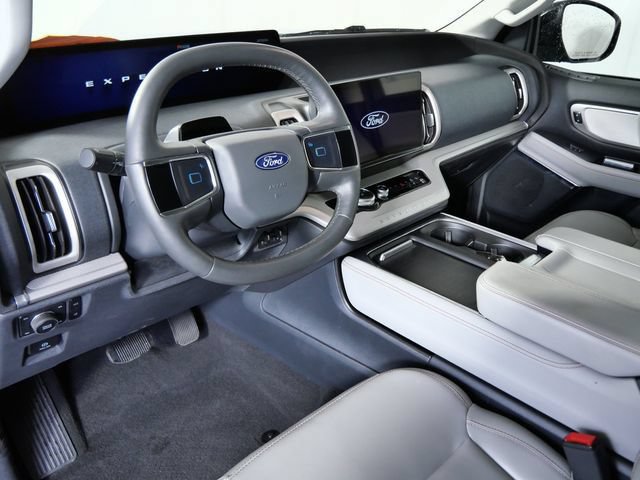 Certified 2025 Ford Expedition Active AWD/4WD image 3