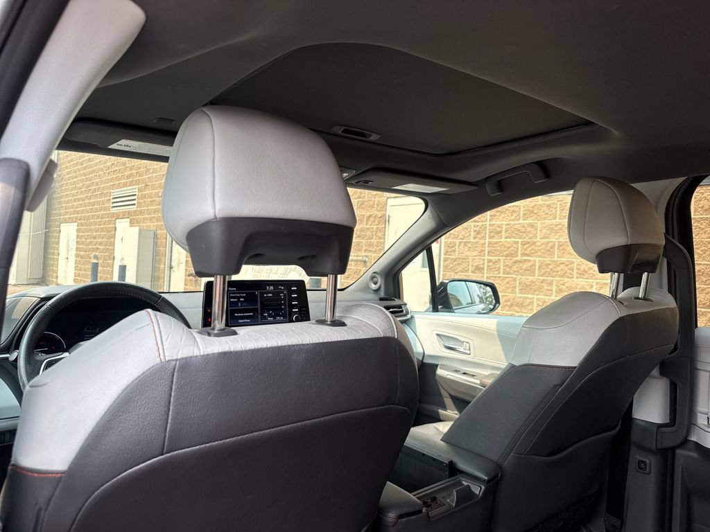 Used 2022 Toyota Sienna XSE w/ XSE Plus Package FWD image 22
