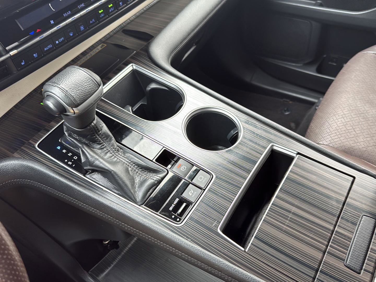 Used 2021 Toyota Sienna Platinum image 14