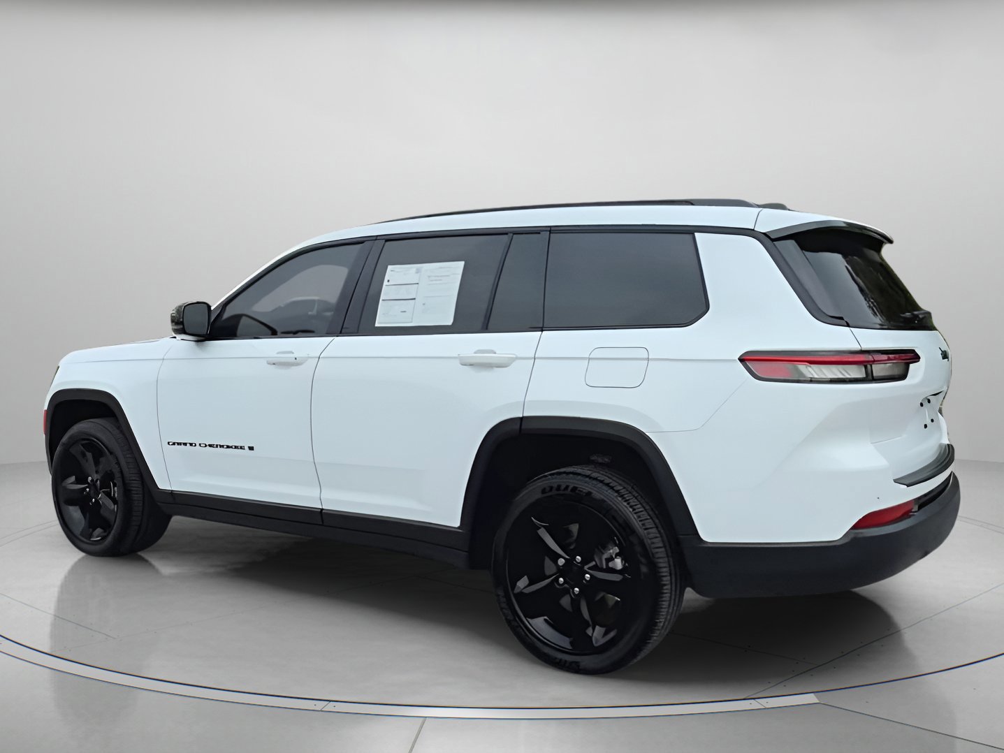 Used 2025 Jeep Grand Cherokee L Altitude image 12