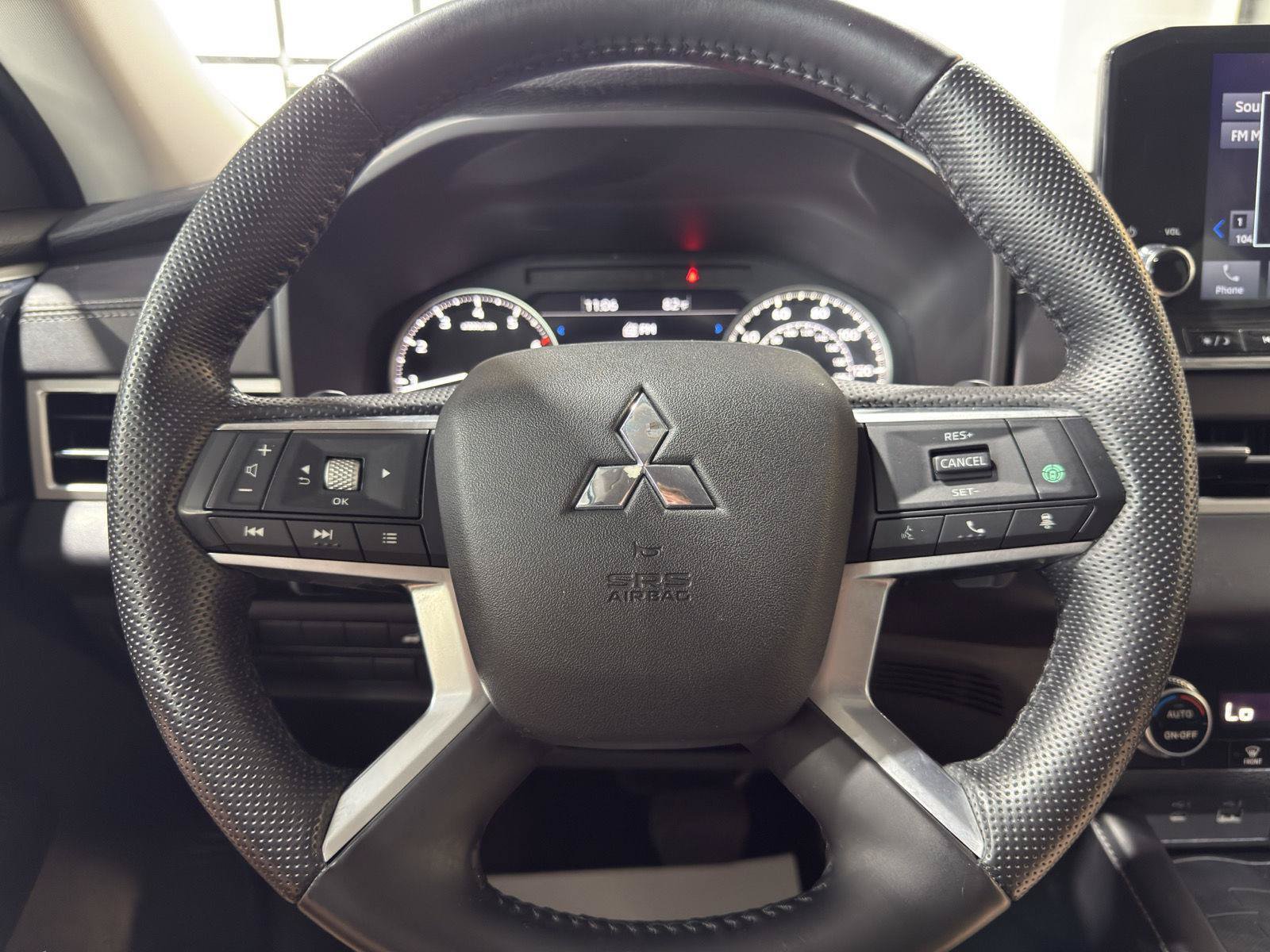 Used 2023 Mitsubishi Outlander SE FWD image 12