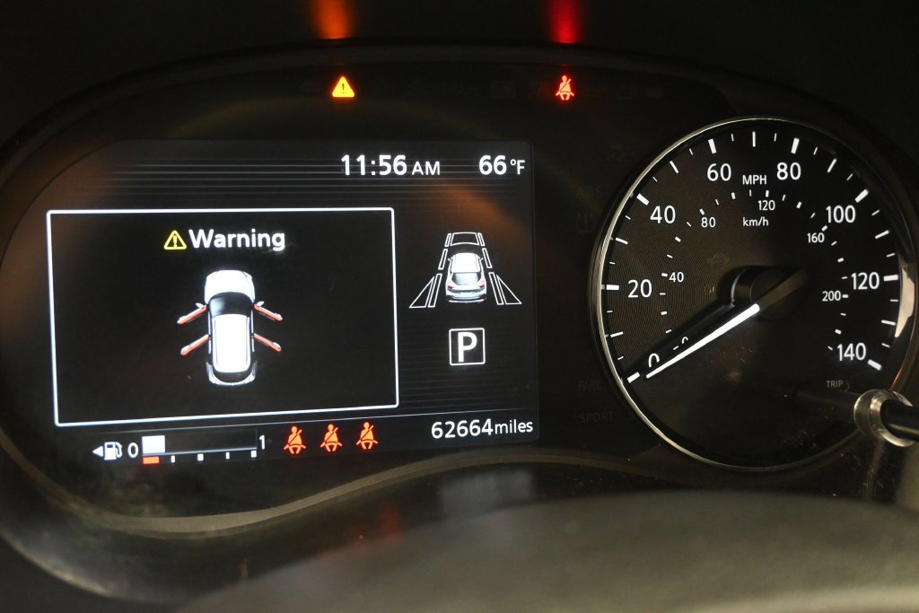 Used 2022 Nissan Kicks SR w/ Interior Electronics Package FWD image 7