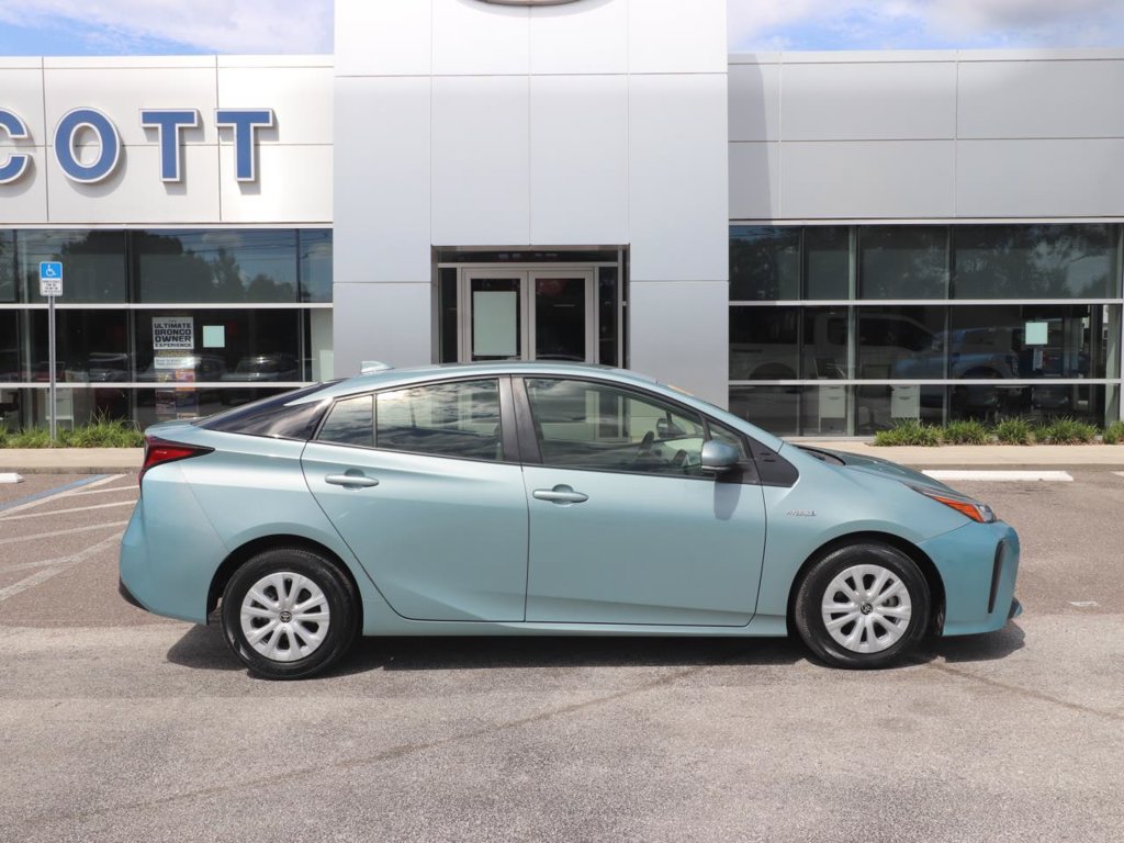 Used 2020 Toyota Prius L Eco FWD image 16
