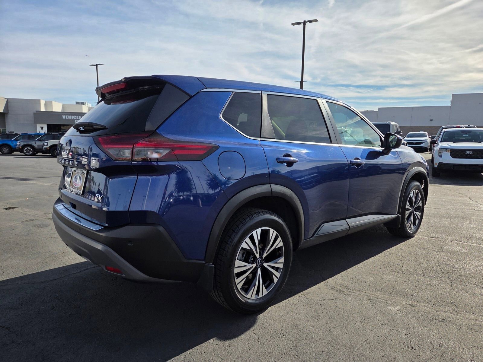 Used 2023 Nissan Rogue SV image 5