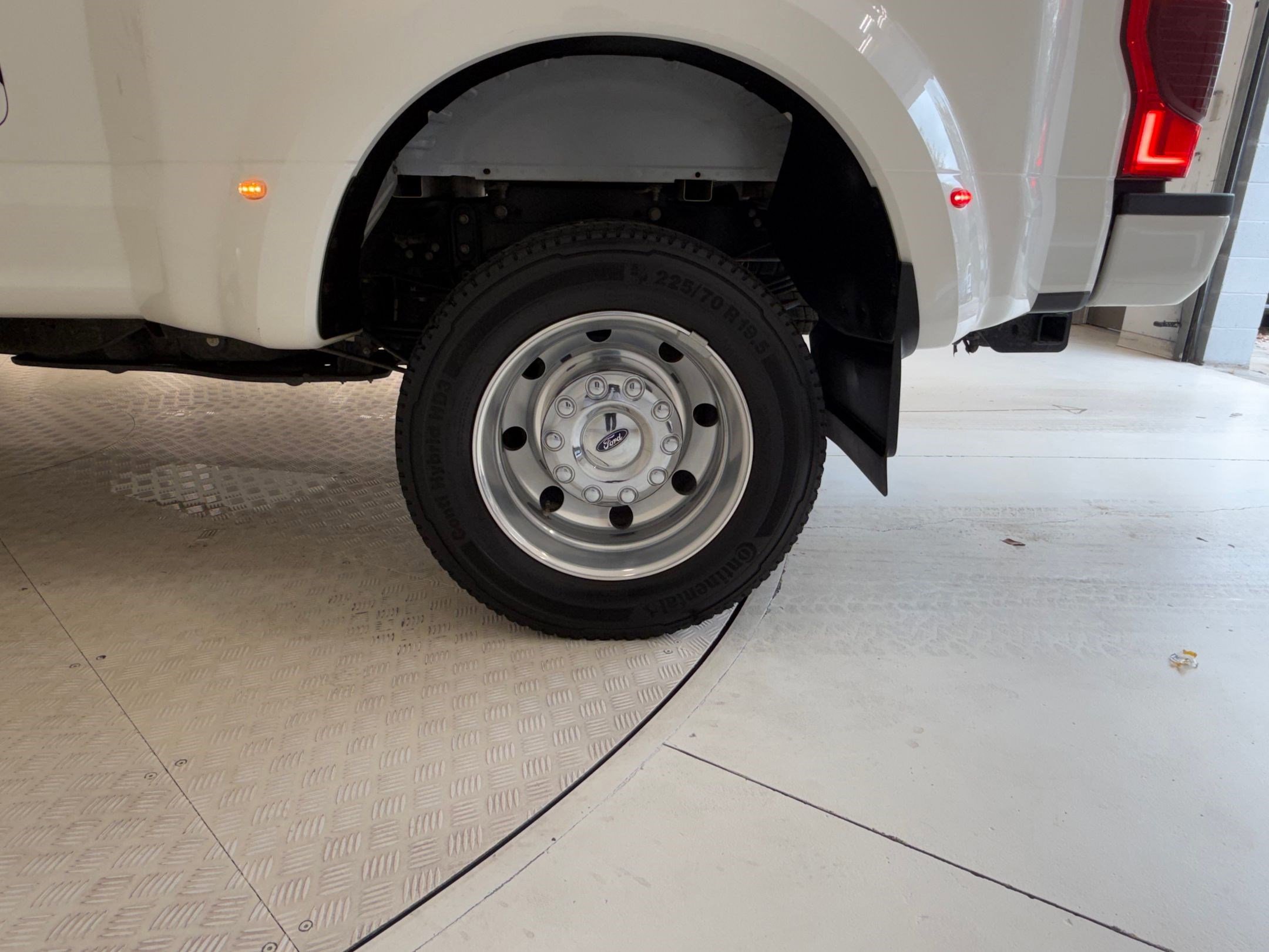 Certified 2022 Ford F450 Platinum w/ FX4 Off-Road Package image 14