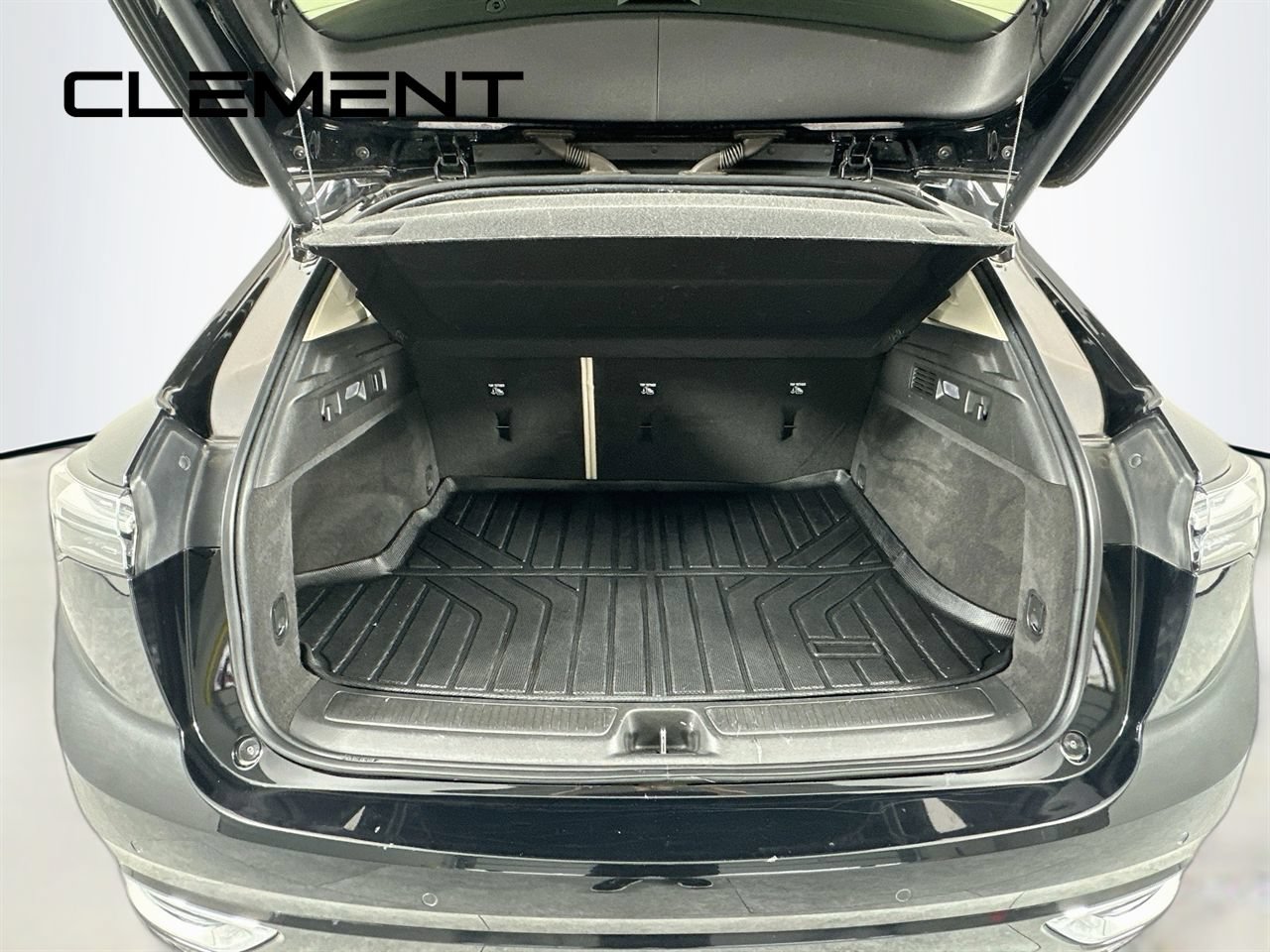 Used 2022 Buick Envision Avenir w/ Technology Package II AWD/4WD image 11