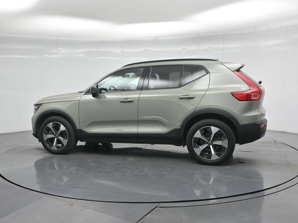 Used 2023 Volvo XC40 B5 Ultimate AWD/4WD image 3