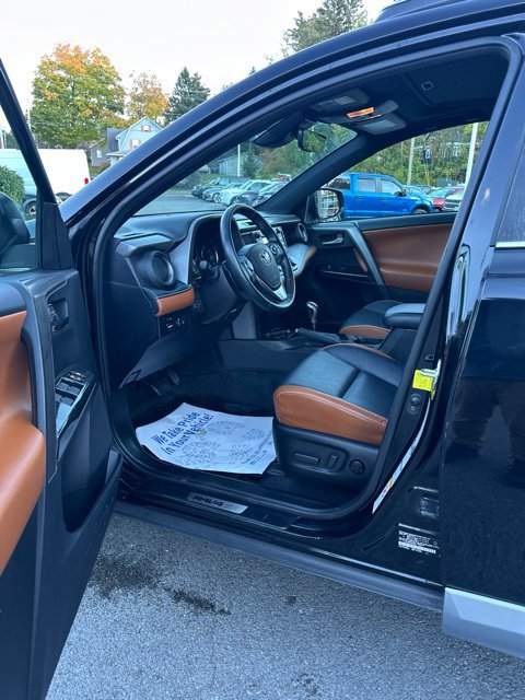 Used 2018 Toyota RAV4 SE w/ Power Extra Value Package AWD/4WD image 11