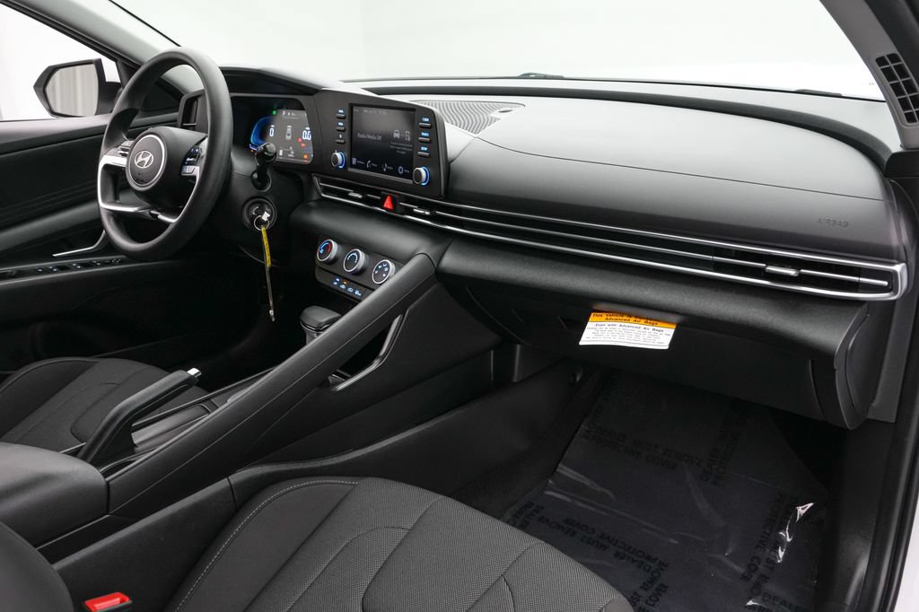 Used 2025 Hyundai Elantra SE FWD image 21