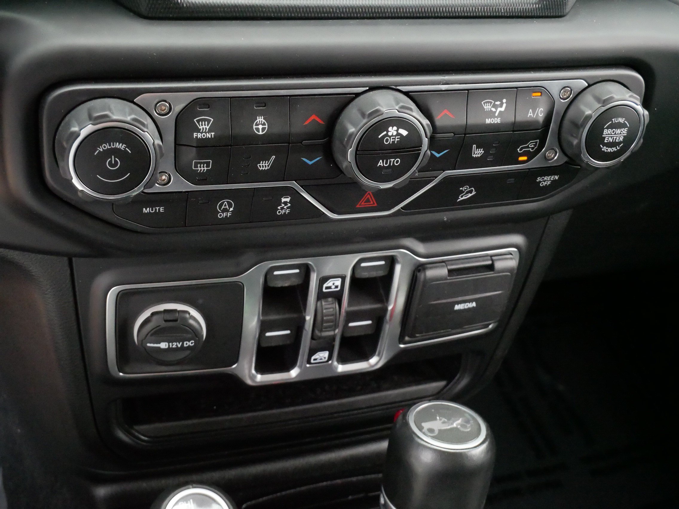 Used 2020 Jeep Wrangler Unlimited Sahara AWD/4WD image 23