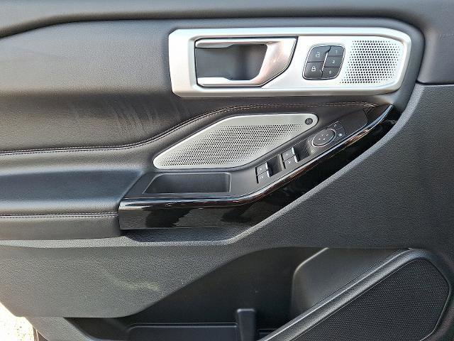 Certified 2021 Ford Explorer Platinum w/ Equipment Group 601A image 13