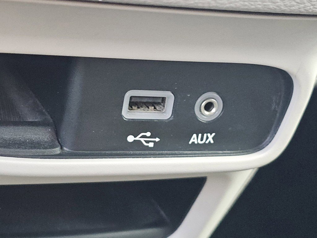 Used 2017 Chrysler Pacifica Touring-L FWD image 13