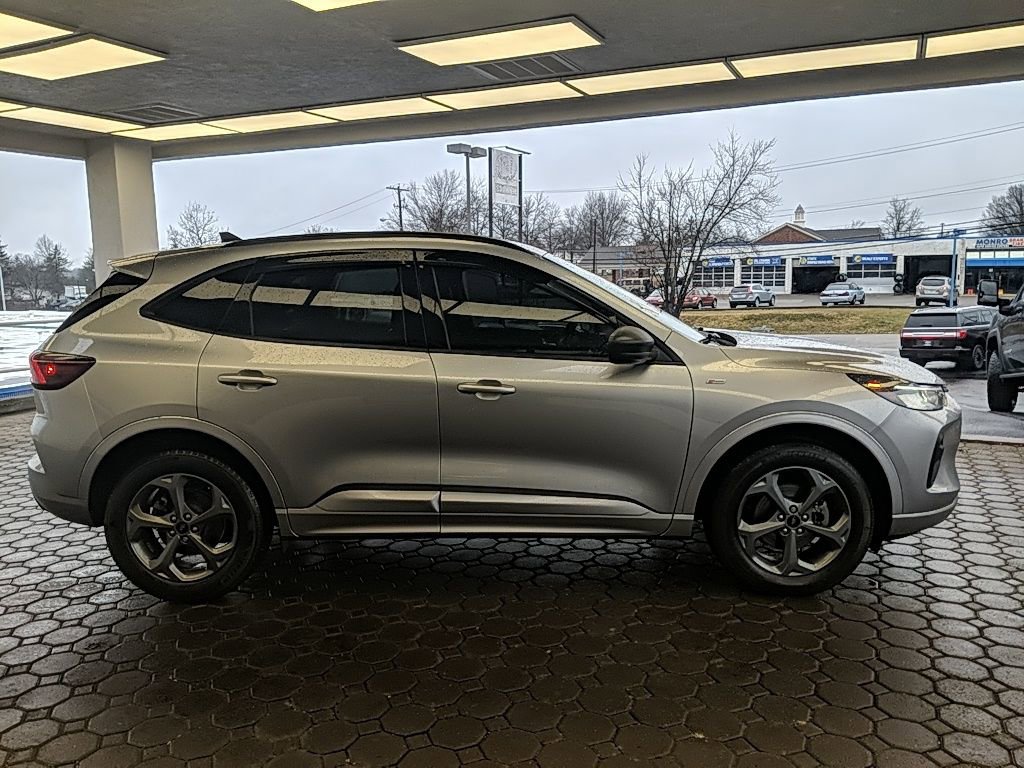 Certified 2024 Ford Escape ST-Line w/ Tech Pack #1 AWD/4WD image 5