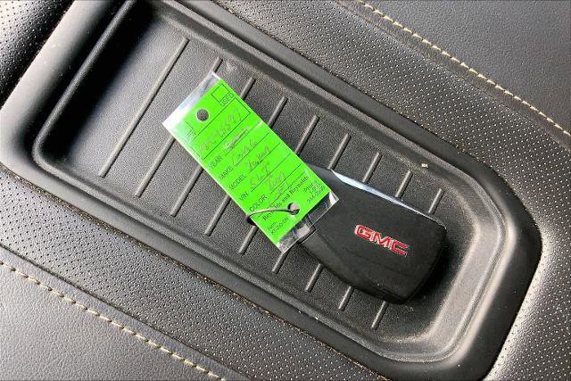 Used 2021 GMC Yukon SLT w/ SLT Luxury Package image 13