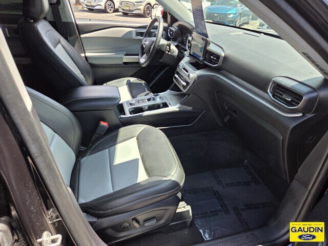 Certified 2023 Ford Explorer XLT w/ Equipment Group 202A AWD/4WD image 17