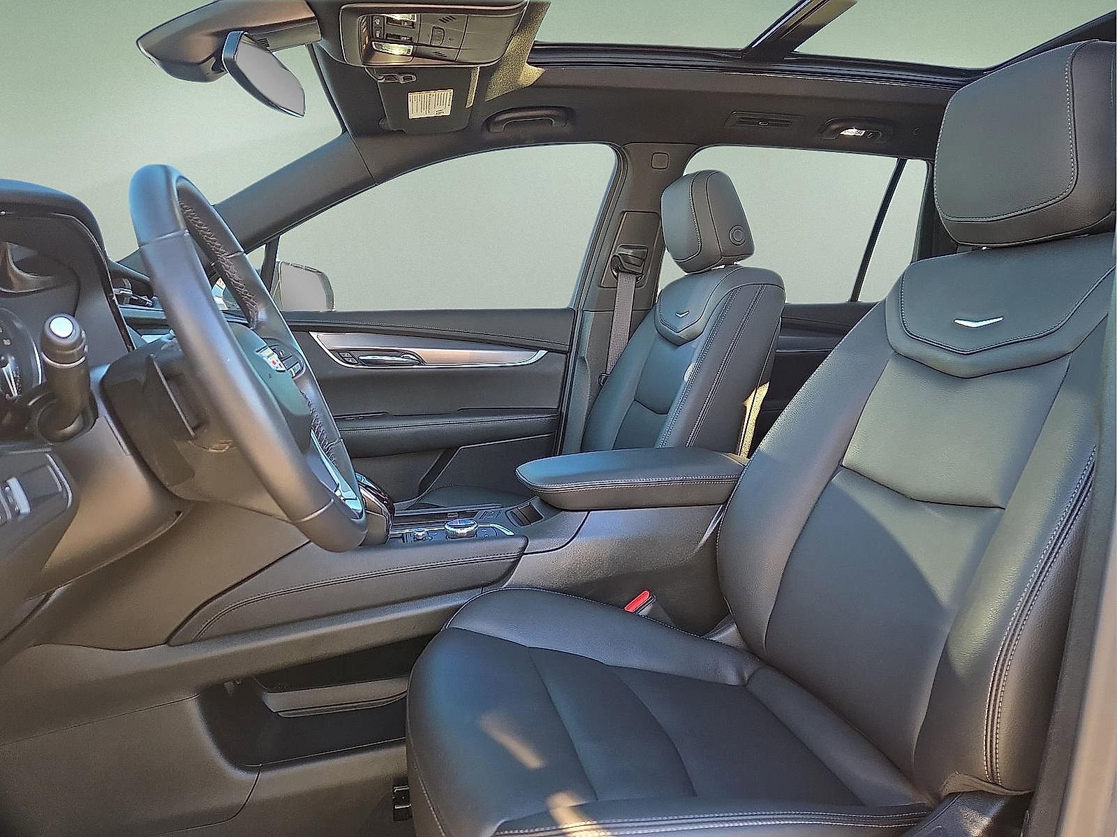 Used 2024 Cadillac XT6 Luxury image 15