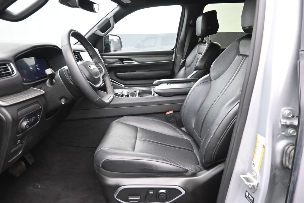 Used 2024 Jeep Wagoneer Series III AWD/4WD image 21