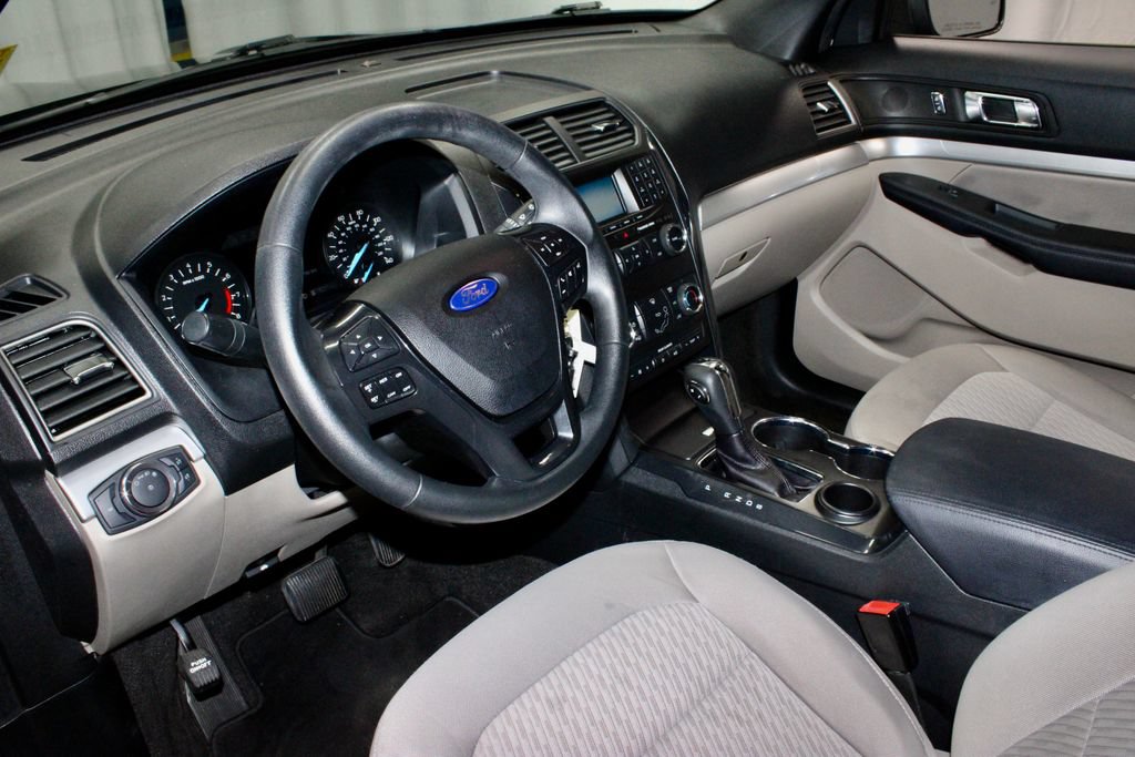 Certified 2018 Ford Explorer FWD image 24