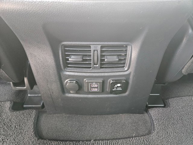 Used 2021 Nissan Titan SV w/ SV Convenience Package image 17