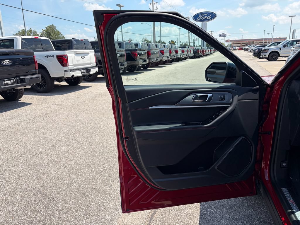 Certified 2025 Ford Explorer ST-Line w/ Premium Package AWD/4WD image 12