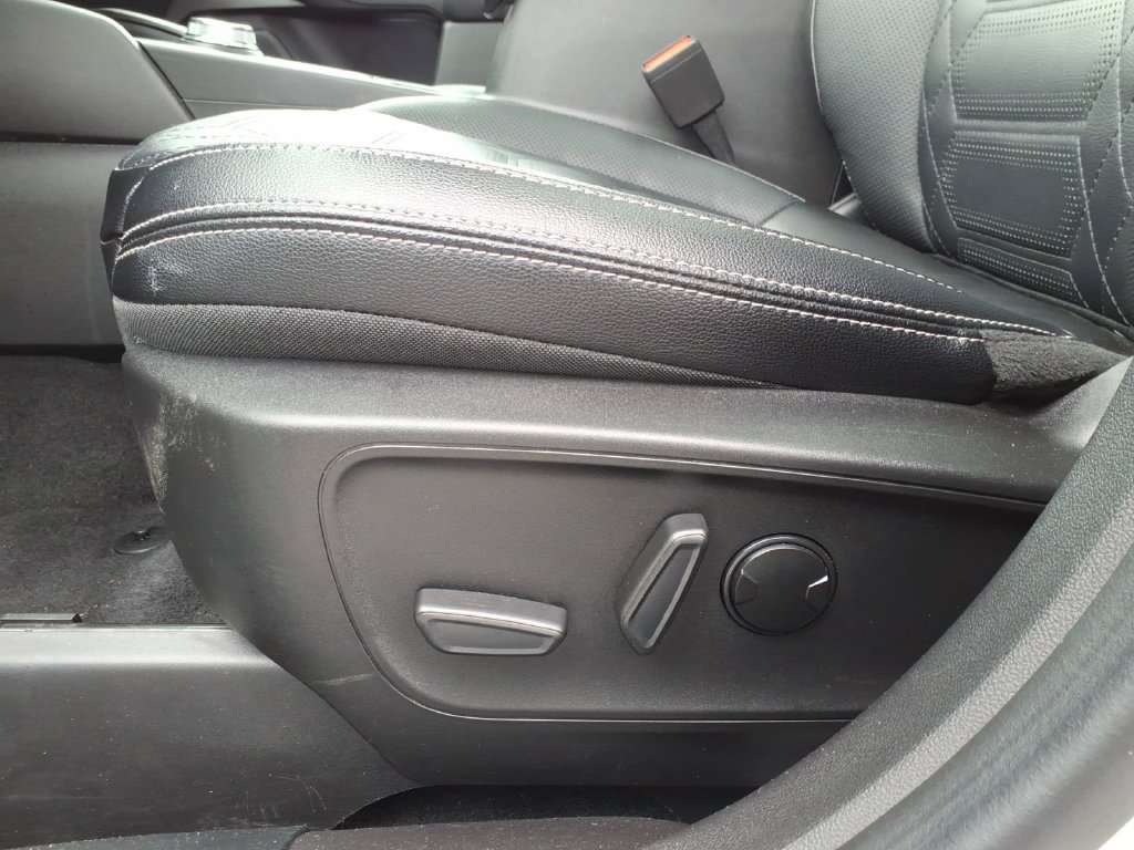Certified 2023 Ford Escape SE w/ PHEV Premium Package FWD image 16
