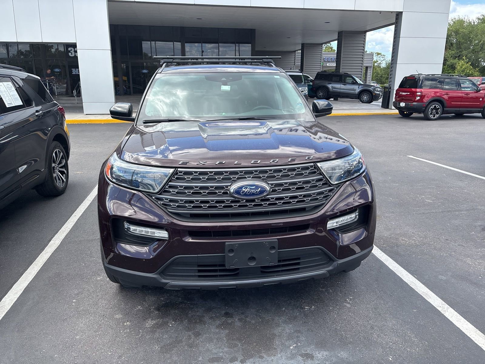 Certified 2022 Ford Explorer XLT w/ Equipment Group 202A AWD/4WD image 3