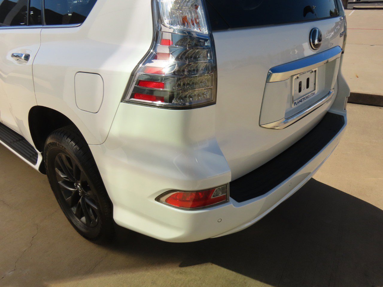 Used 2020 Lexus GX 460 Premium w/ Premium Package image 3