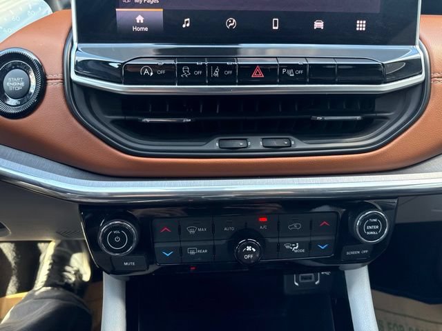 Used 2023 Jeep Compass Limited w/ Sun and Sound Group AWD/4WD image 25