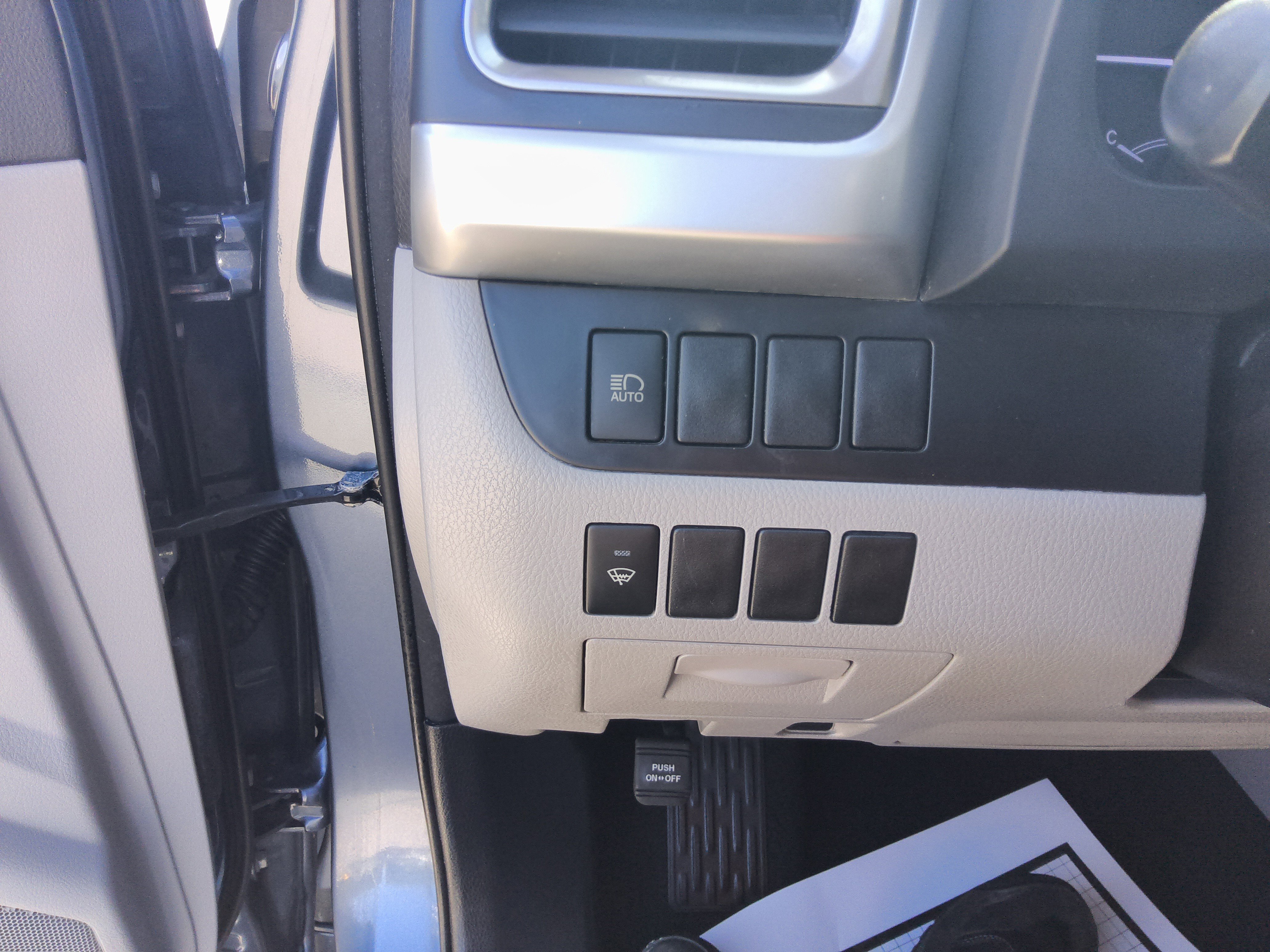 Used 2018 Toyota Highlander LE FWD image 31