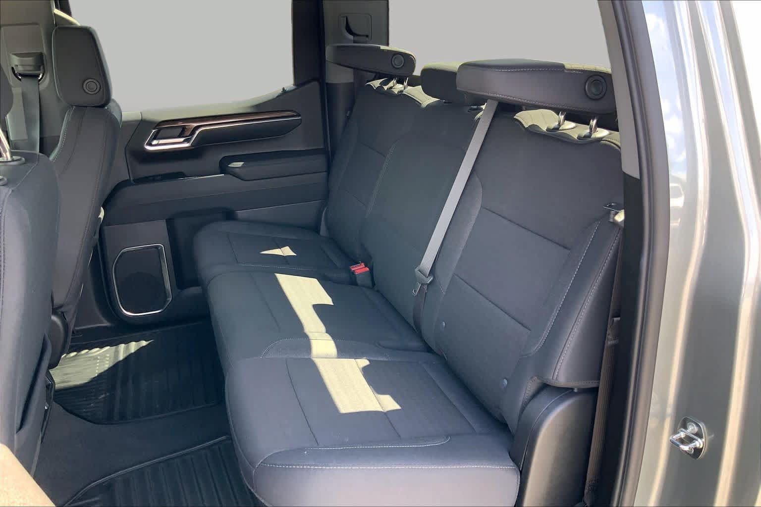 Used 2023 Chevrolet Silverado 1500 LT AWD/4WD image 18