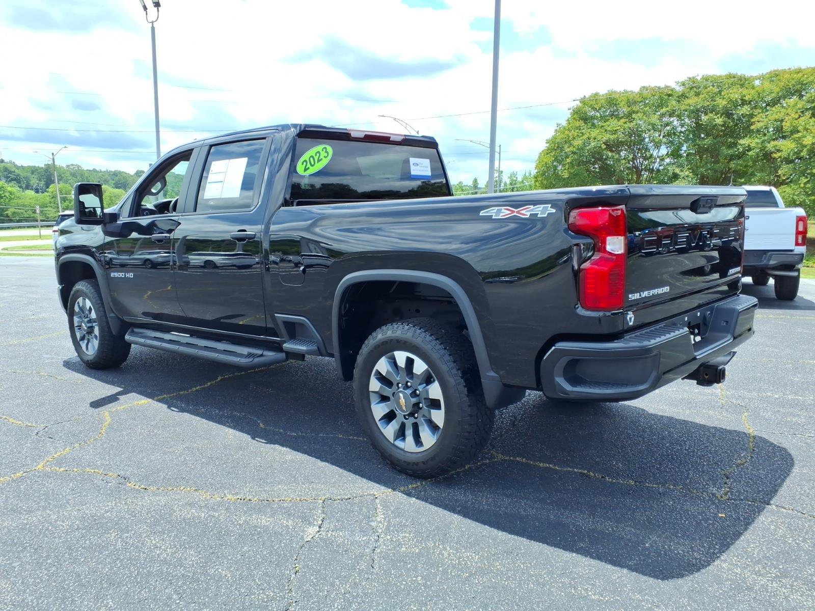 Used 2023 Chevrolet Silverado 2500 Custom w/ Custom Convenience Package AWD/4WD image 6