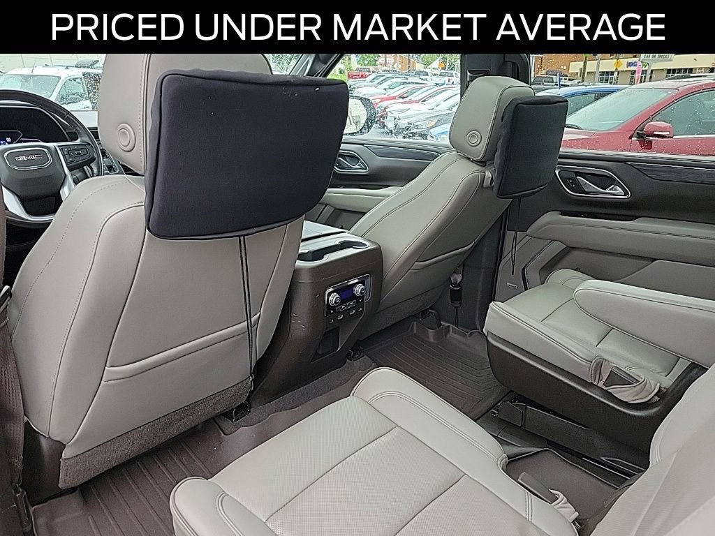Used 2021 GMC Yukon XL SLT w/ SLT Luxury Plus Package AWD/4WD image 16