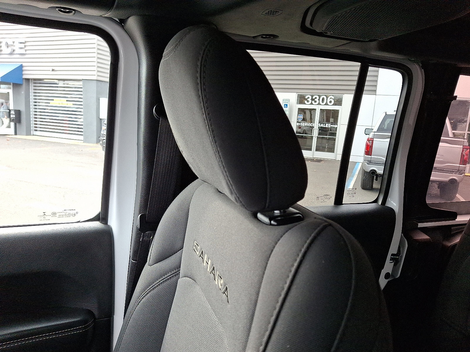 Used 2023 Jeep Wrangler Sahara image 17