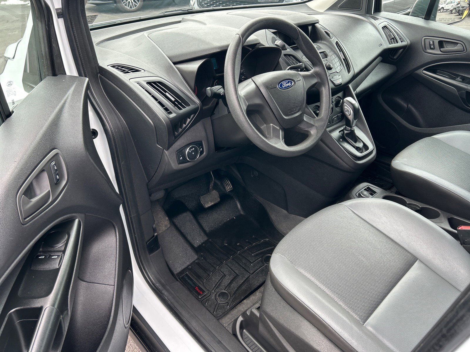 Certified 2018 Ford Transit Connect XL image 3
