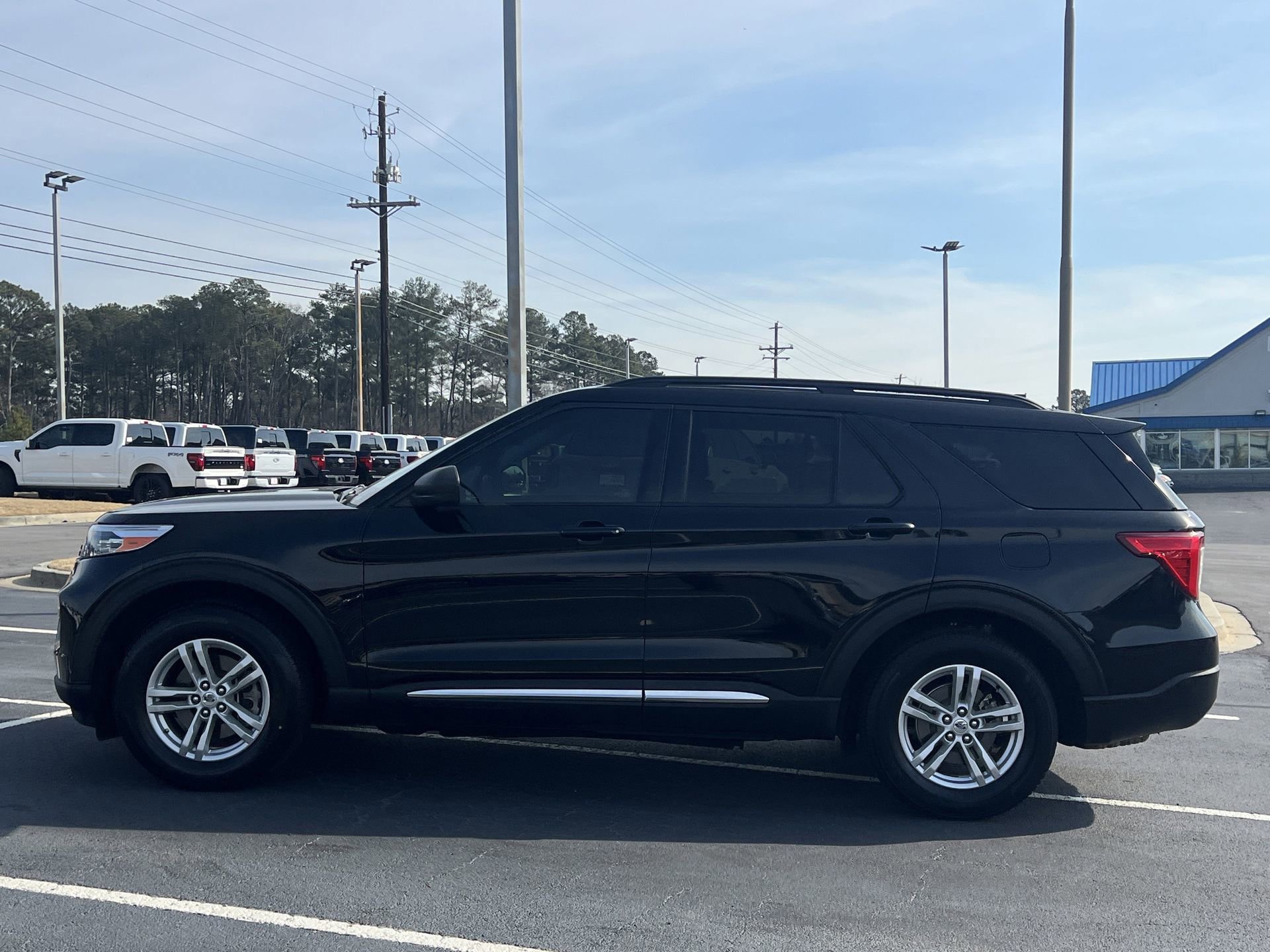 Certified 2022 Ford Explorer XLT w/ Equipment Group 202A image 6