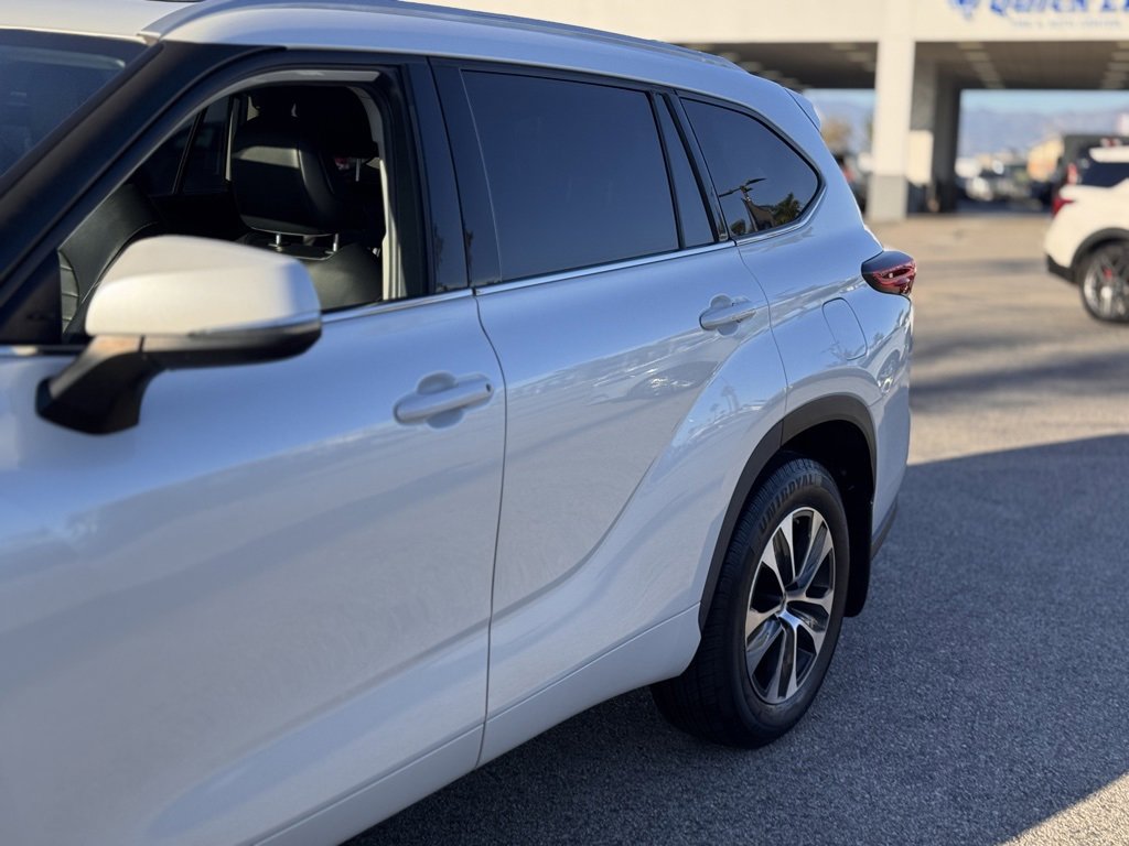 Used 2022 Toyota Highlander XLE image 9