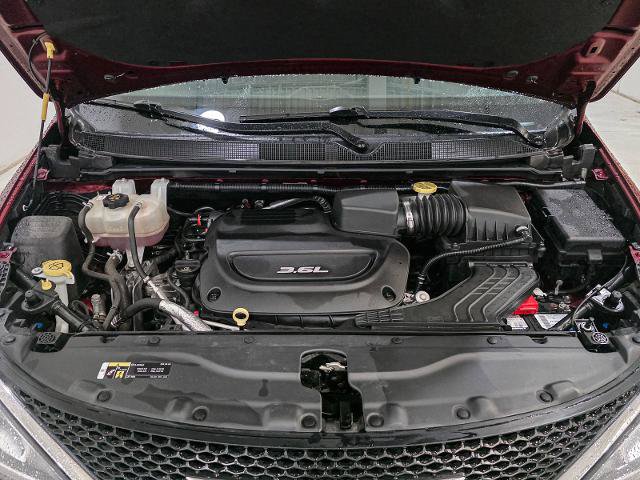 Used 2018 Chrysler Pacifica Touring-L Plus w/ Advanced Safetytec Group FWD image 16
