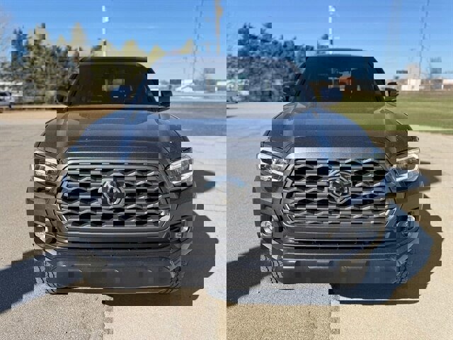 Used 2023 Toyota Tacoma TRD Off-Road w/ Technology Package AWD/4WD image 7