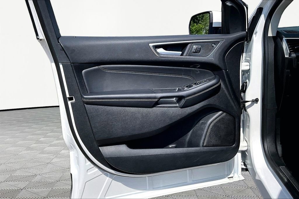 Certified 2024 Ford Edge Titanium AWD/4WD image 23