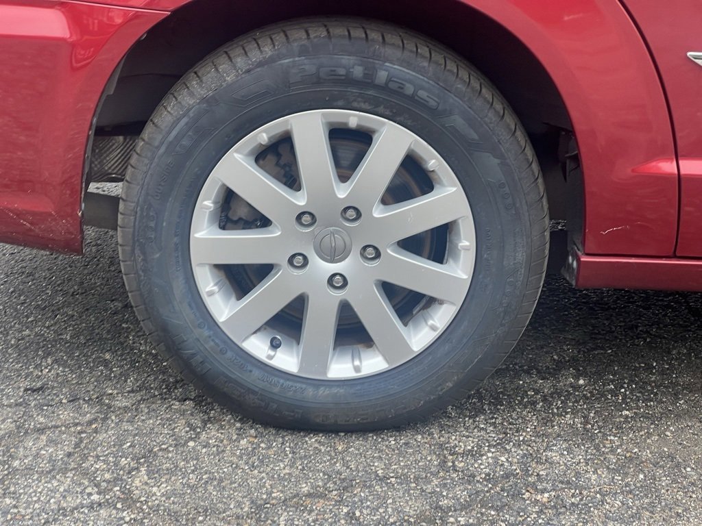 Used 2016 Chrysler Town & Country Touring image 14