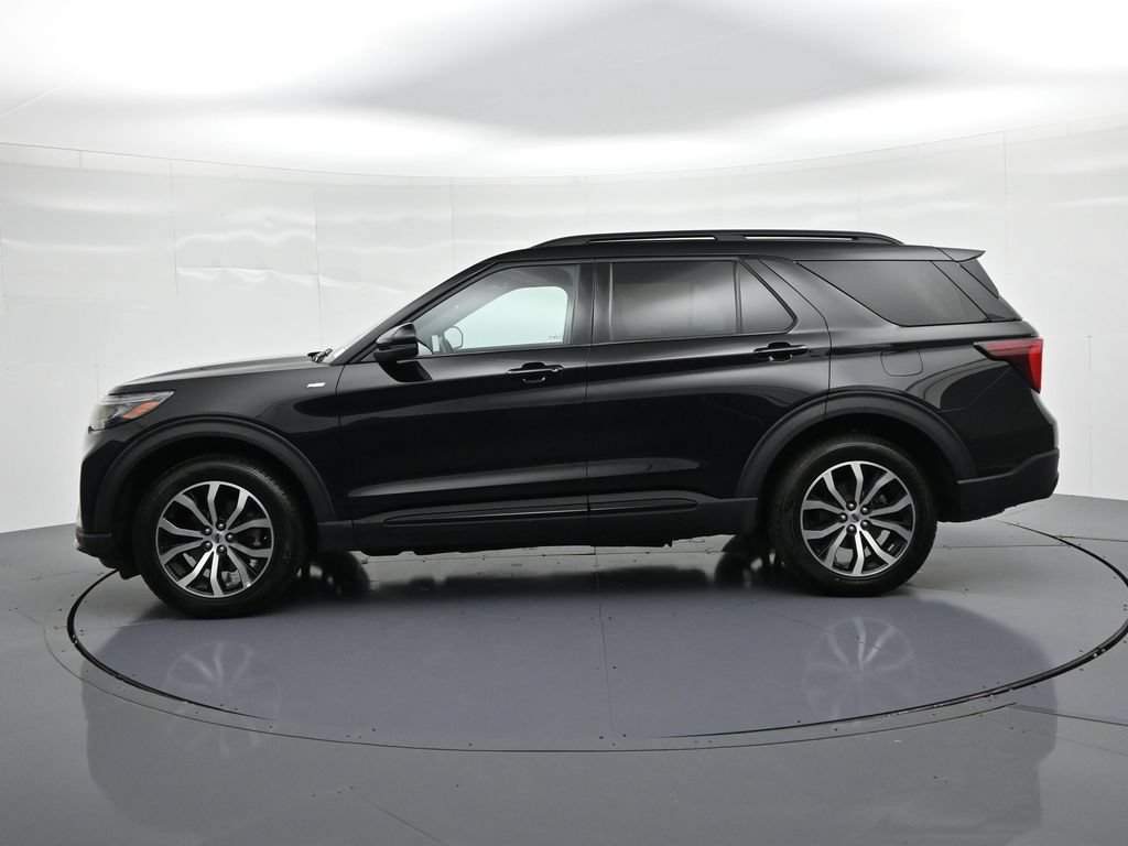 Certified 2025 Ford Explorer ST-Line AWD/4WD image 9
