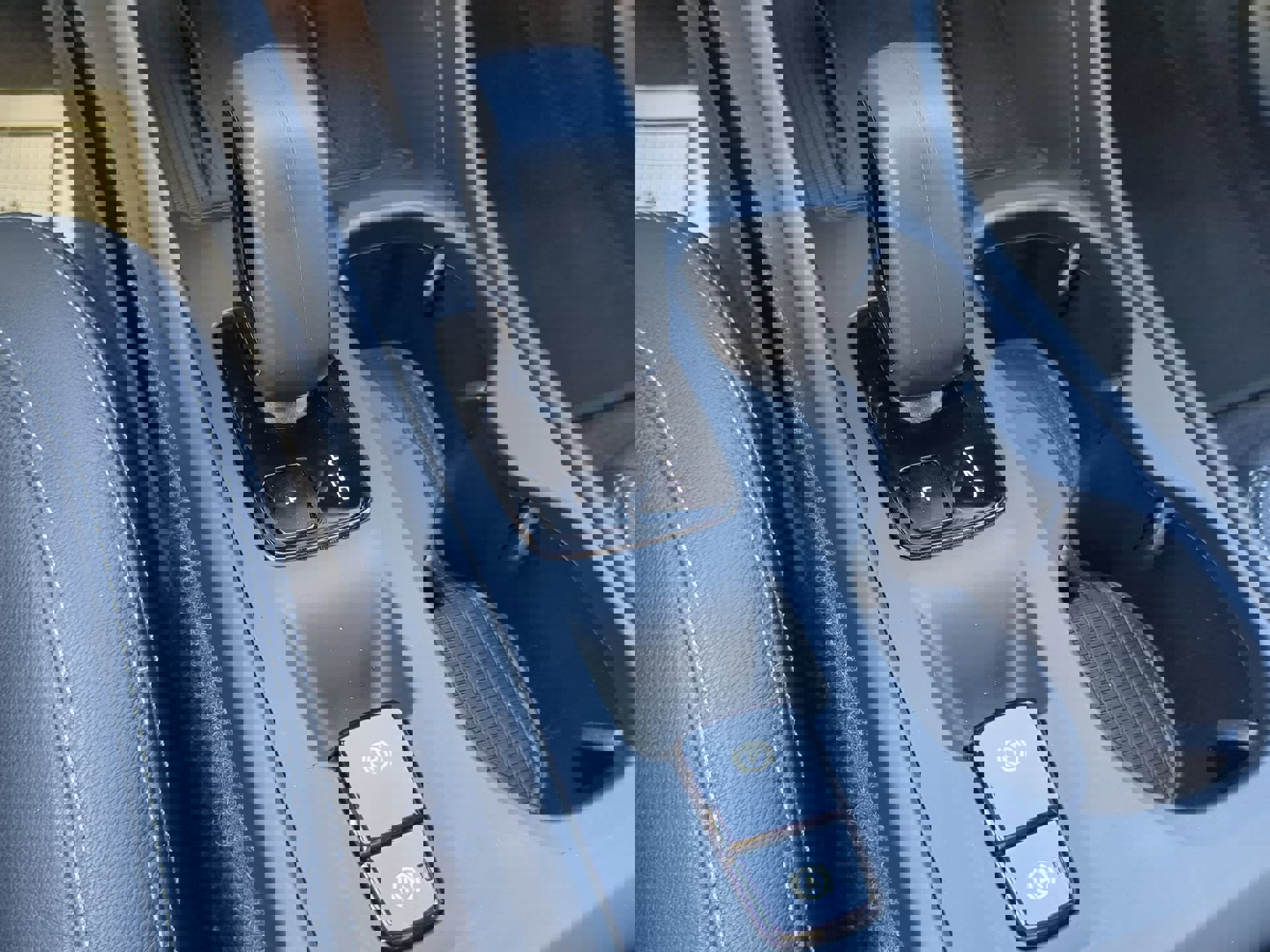 Used 2025 Volvo XC40 B5 Core image 56