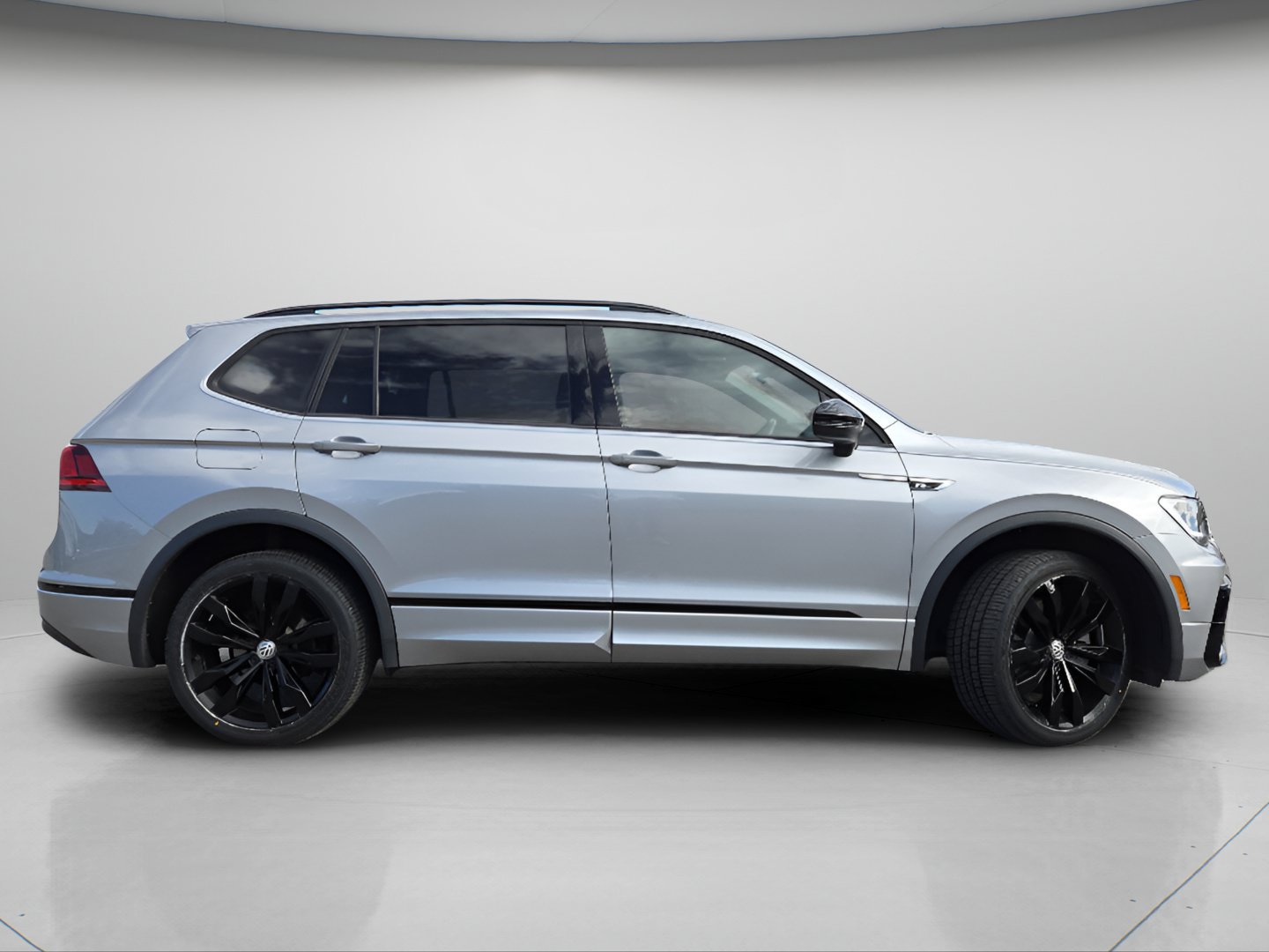 Used 2021 Volkswagen Tiguan SE AWD/4WD image 25