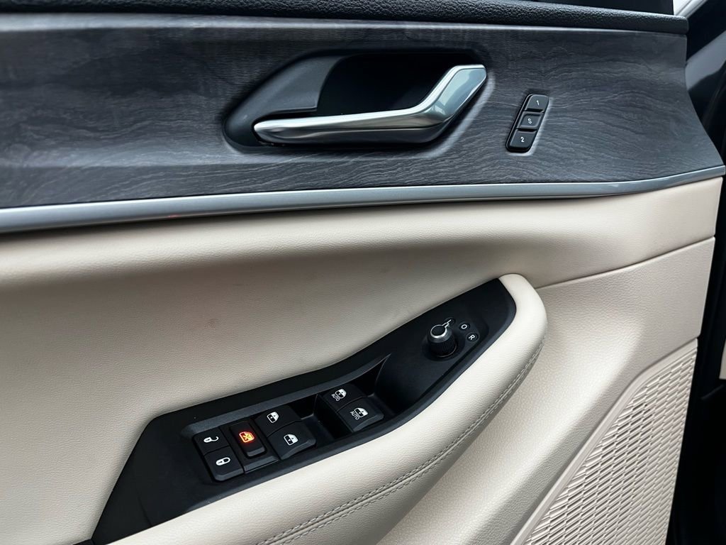 Used 2024 Jeep Grand Cherokee L Limited w/ Luxury Tech Group II image 18