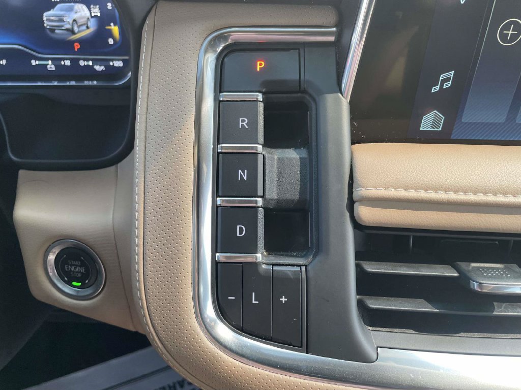 Used 2024 Chevrolet Tahoe Premier AWD/4WD image 17
