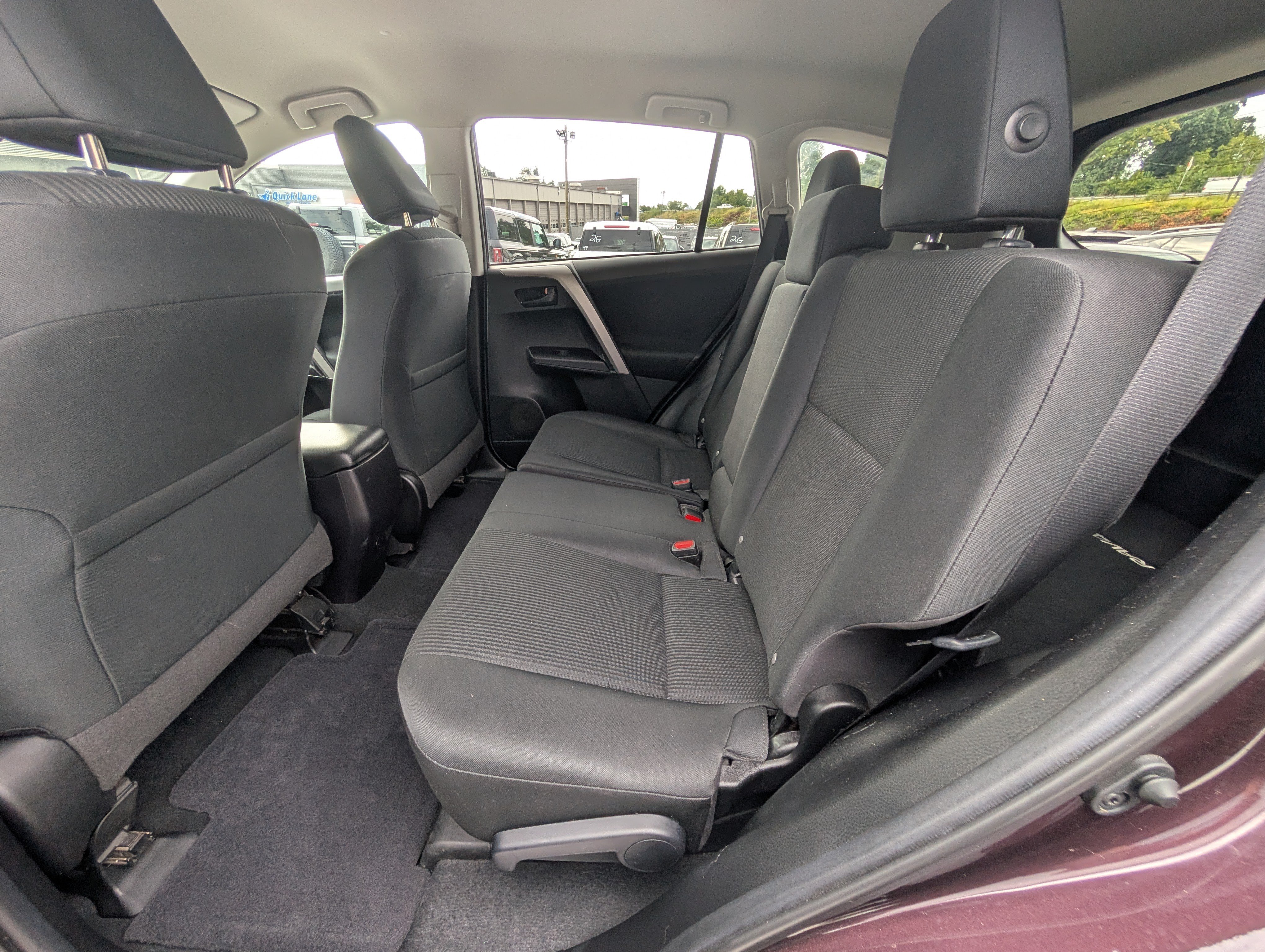 Used 2018 Toyota RAV4 LE w/ Carpet Mat Package AWD/4WD image 15