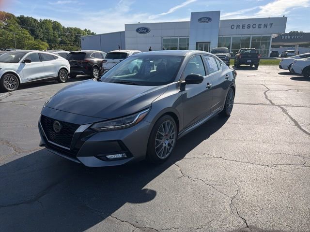 Used 2022 Nissan Sentra SR w/ SR Premium Package FWD image 3