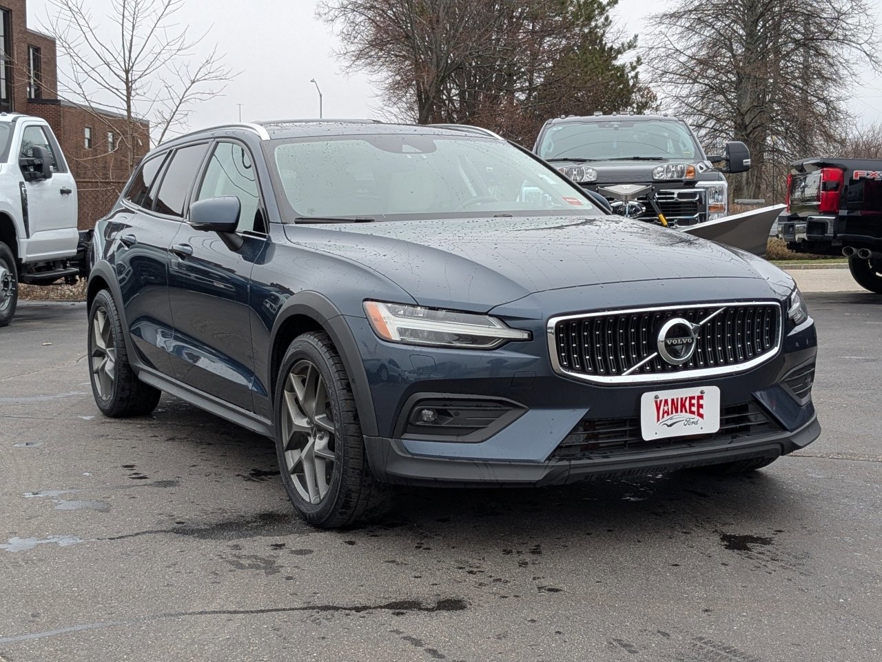 Used 2022 Volvo V60 T5 Cross Country AWD/4WD image 8