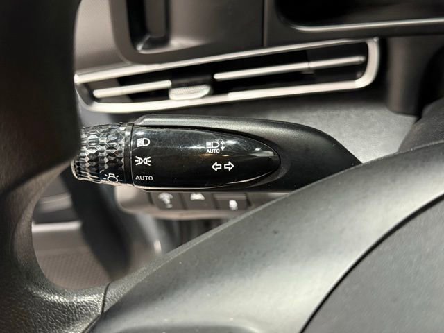 Used 2022 Hyundai Elantra SEL image 21